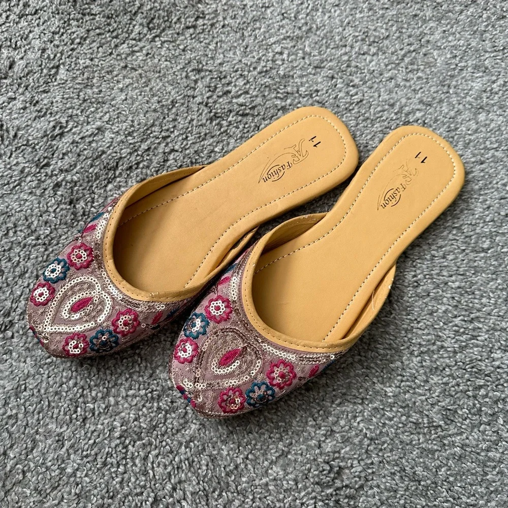Handcrafted Embroidered Sandals - Picture 1 of 4